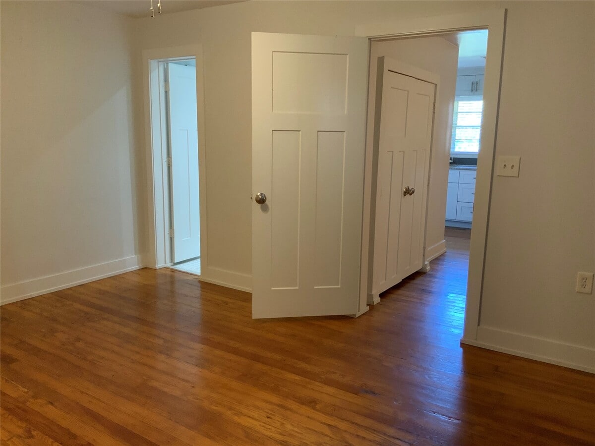 Photo - 100 W Madison St