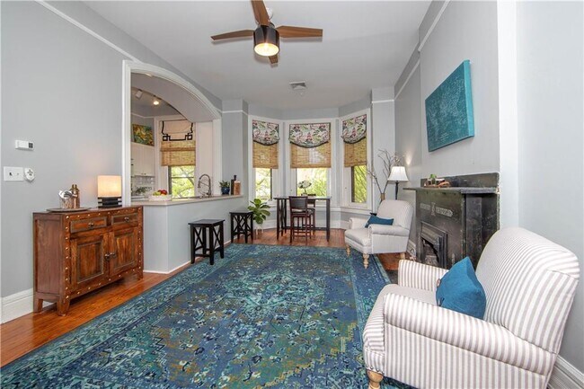 Photo - 1005 W Franklin St Townhome
