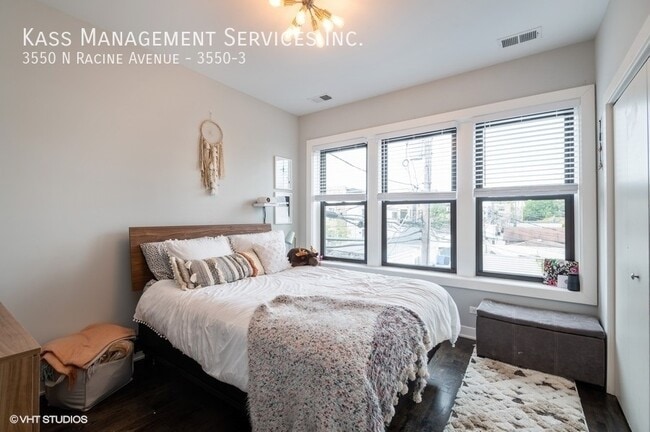 Photo - 3550 N Racine Ave Unit 3550-3