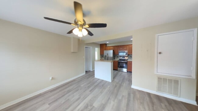 Photo - 1620 Guinyard Way