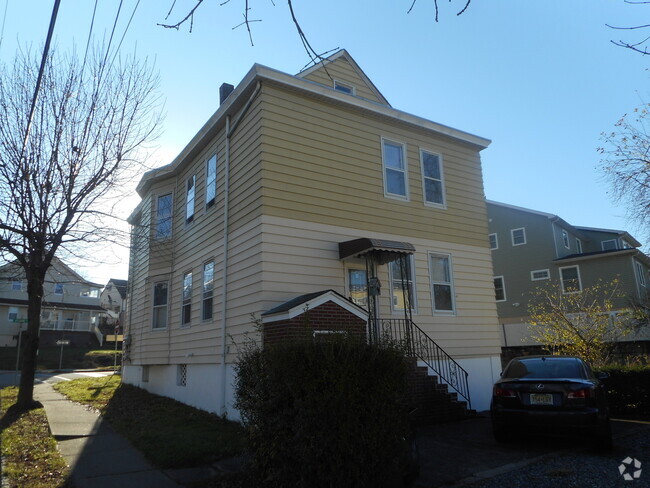 Lovely 1st flr Apt - 112 Jackson Ave Unit 1 Rental