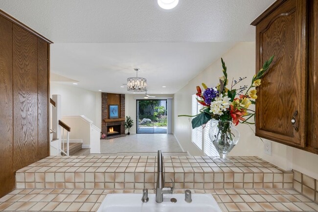 319 Molokai Dr