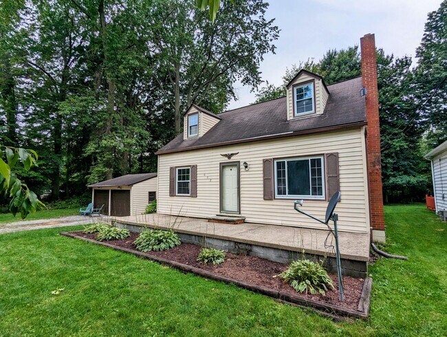 Charming 3-Bedroom Cape Cod Home in Vermilion - Charming 3-Bedroom Cape Cod Home in Vermilion