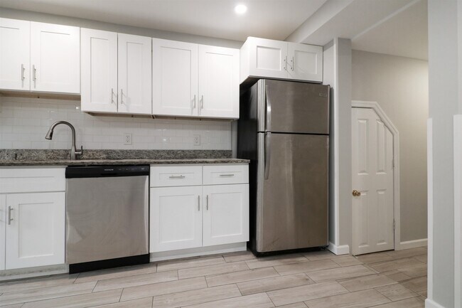 Photo - 1620 Palisade Ave Unit B