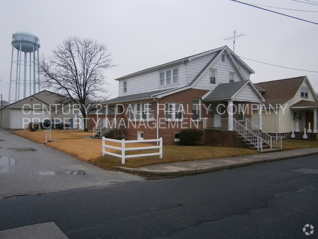 Building Photo - 412 Pleasant St Rental