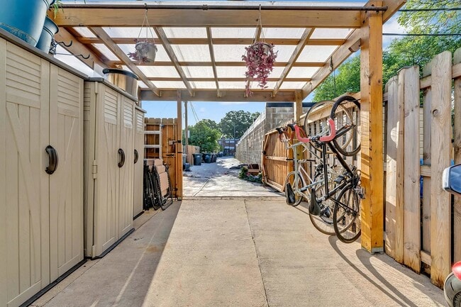 Photo - 639 20th St NE