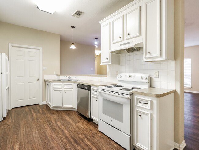 Photo - 13541 Lake Breeze Ln