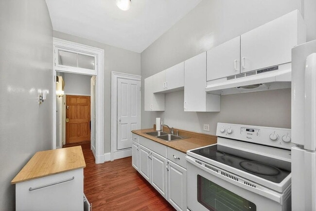 Building Photo - 2431 Ohio Ave Unit 3