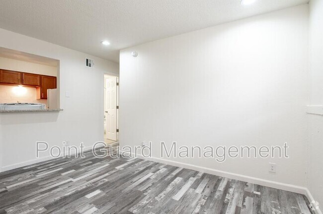 Building Photo - 2747 N Amidon Ave Unit 2747-4 Rental