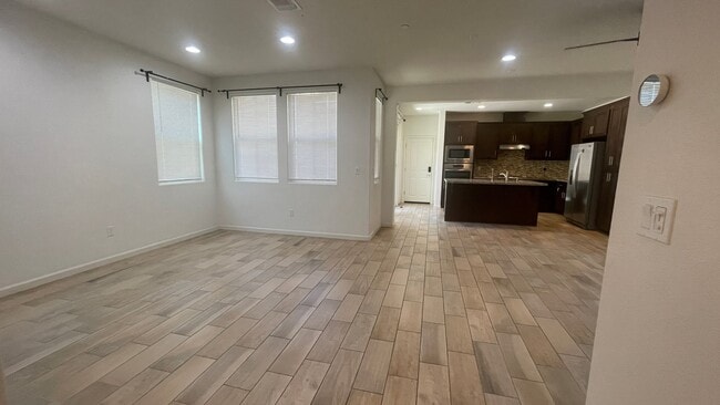 Photo - 1053 Burns Pl
