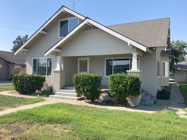 Classic Hilmar Home 6 Bedroom 2 Bath with ... - Classic Hilmar Home 6 Bedroom 2 Bath with ...