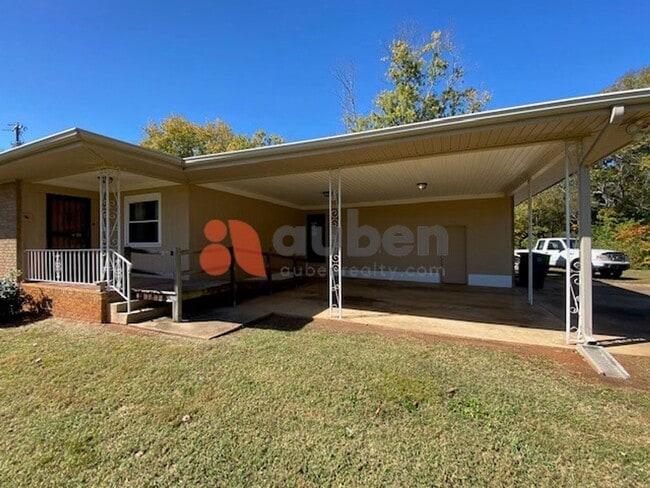 Photo - 3 Bedroom 2 Bathroom with Spacious Lot! $3...