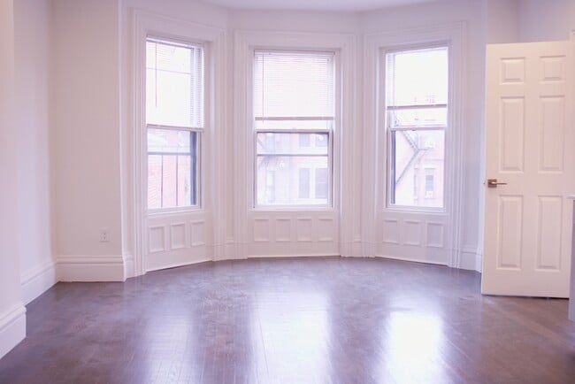 225 Newbury St Unit 1