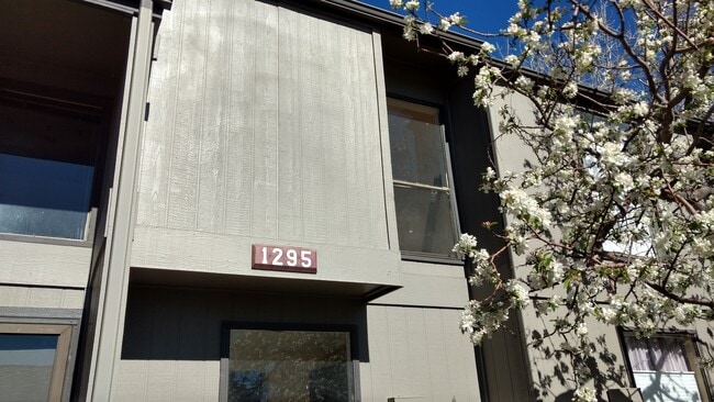 Photo - Sunny 2 bed, 1 bath South Boulder Townhome - Available June 5th!