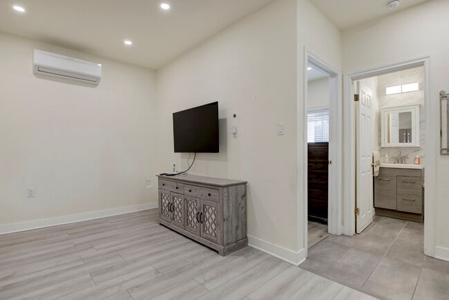 Photo - 16615 Los Alimos St