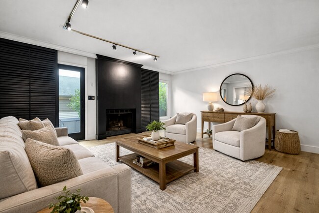 Photo - 992 Neil Ave