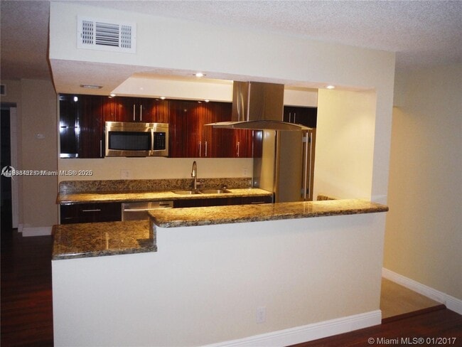 Building Photo - 9431 Live Oak Pl Unit 409