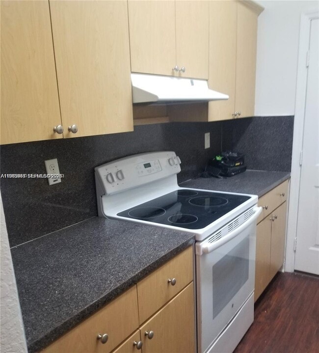 Building Photo - 941 NE 169th St Unit 216