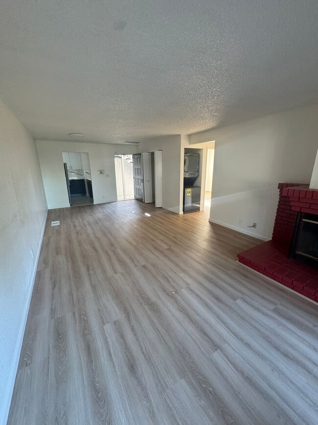 Building Photo - Beautifully Updated 2BD/2BA Condo | In-Unit Laundry, Garage & Greenbelt Views