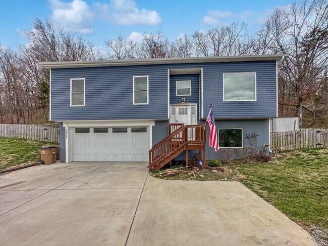 Building Photo - 3 bedroom-Modern Elegance Meets Country Ch... Rental