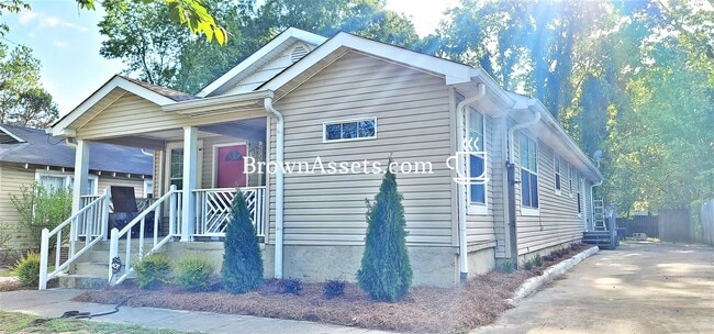 Photo - 2722 B M Montgomery St
