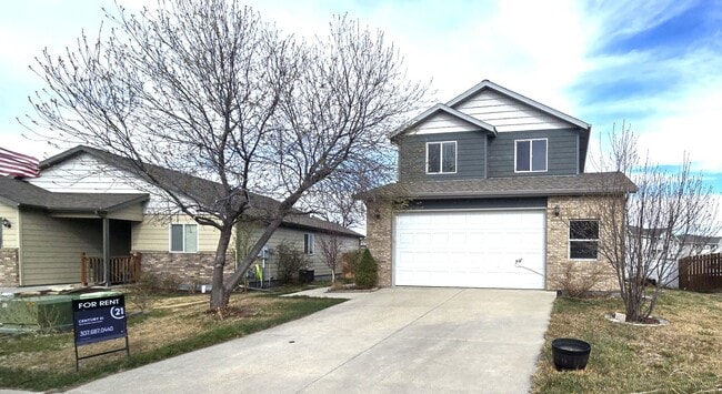 Building Photo - 4 Bedrooms, 3.5 Bathrooms, 2 Car Garage Home Fore Rent In Remington Estates