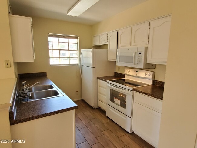 Photo - 625 S Westwood