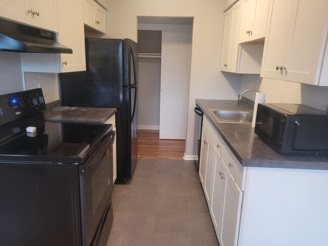 Photo - 56 Manchester Ct Unit Apt B