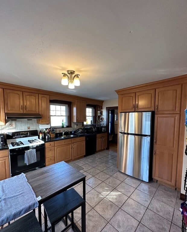 Building Photo - 17 Cufflin St Unit 1