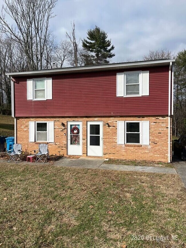 Photo - 2820 Dell Ave NE