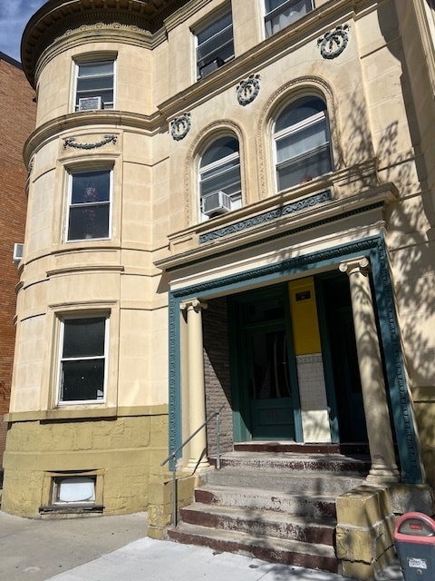 Building Photo - 736 Washington St Unit 1