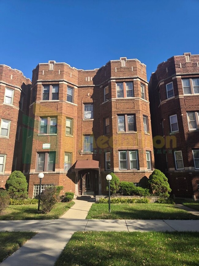 Building Photo - Beautifully Updated 2-Bedroom Apartment – ... Unit 8349 South Rhodes Avenue - 1S