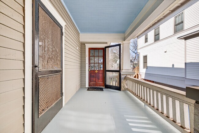 Photo - 300 Oxford Pl NE Unit #2-Right