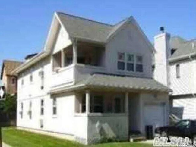 457 Monroe Blvd Unit Upper
