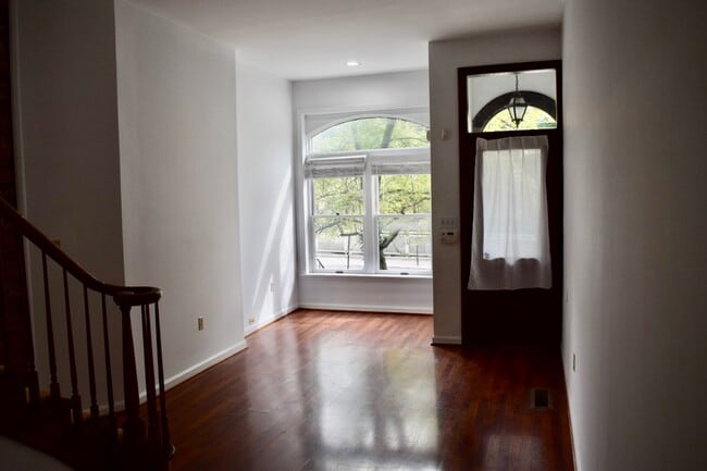 Photo - 116 E 5th St