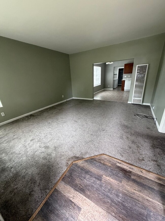 Photo - 3 Bedroom, 2 Bathroom Home - Located near Sky Lakes and Oregon Tech!
