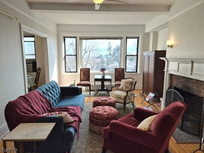 Building Photo - 363-377 Mt Prospect Ave Unit 1B