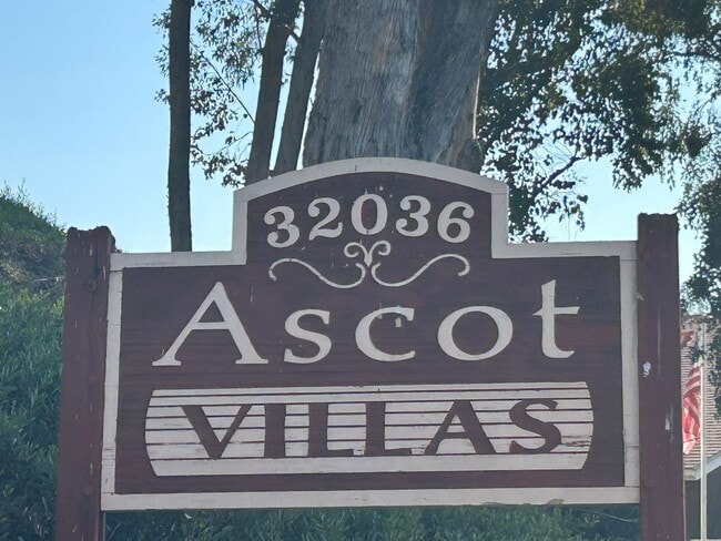 Building Photo - Spacious condo at Ascot Park Villas!!!