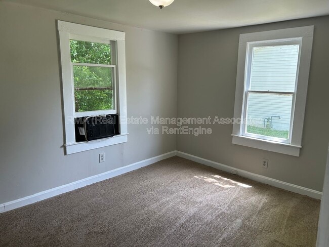 Photo - 722 English St