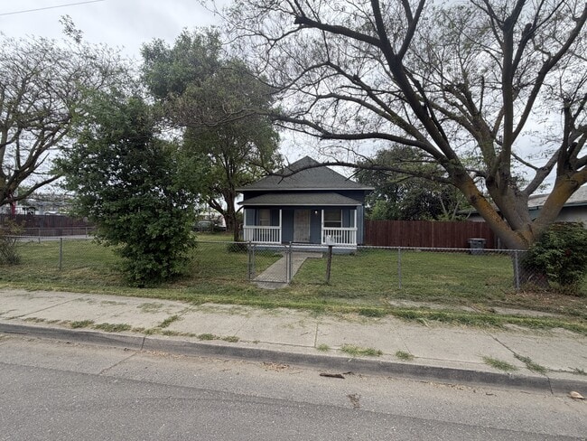 Photo - 10046 Larkin Rd