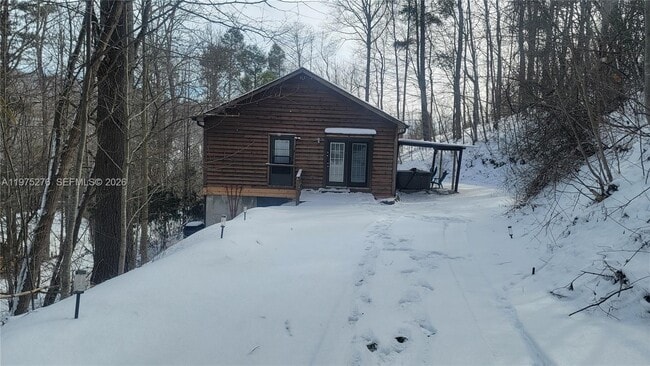 Building Photo - 320 Moss Hill Rd