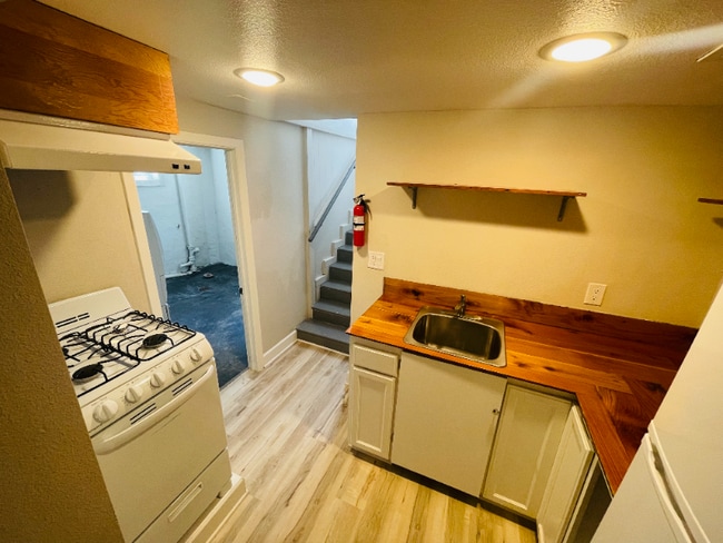 Photo - 7434 SE Duke St