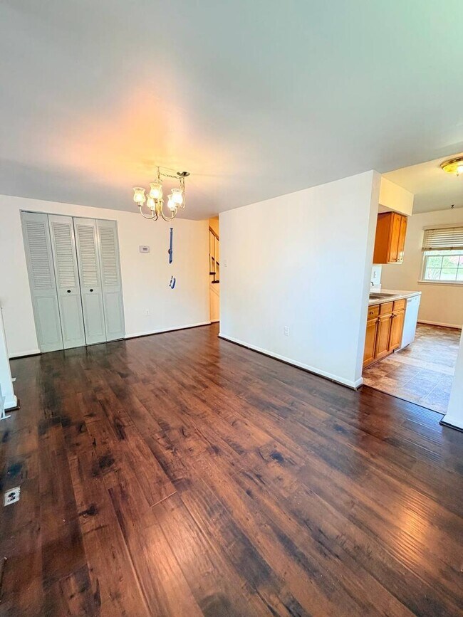 Photo - 4240 Embassy Dr