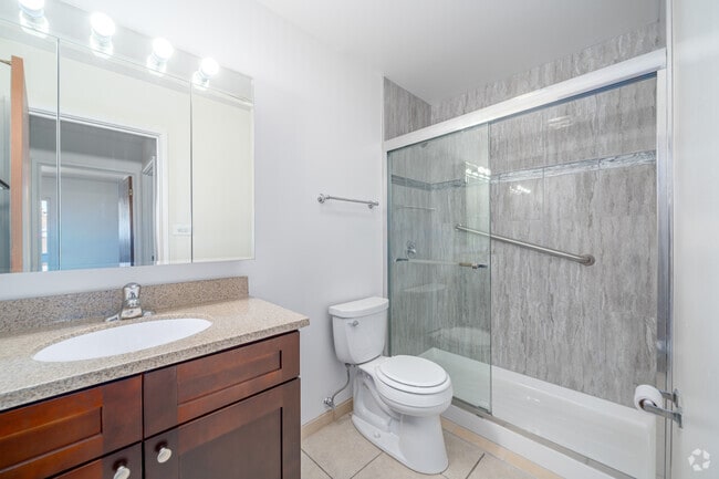 The Deluxe - 2BR, 1.5BA - 887SF - Second Bathroom