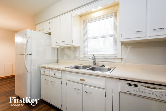 Photo - 18523 Oak Ave