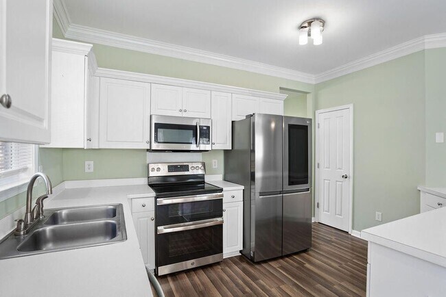 Photo - 206 Pimpernel St