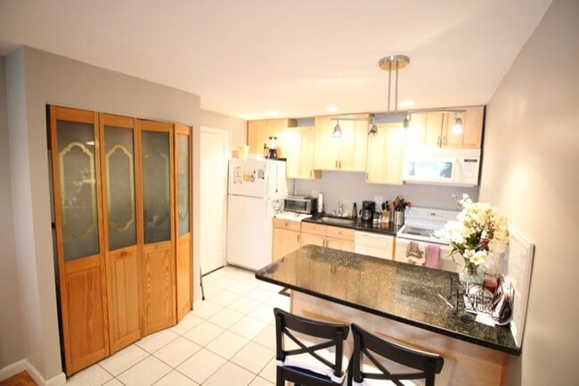 Photo - 2 BED WITH PARKING AND LAUNDRY IN UNIT ON THE ALLSTON/BRIGHTON/BROOKLINE LINE