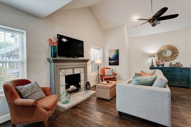 Photo - 2521 Benbrook Blvd