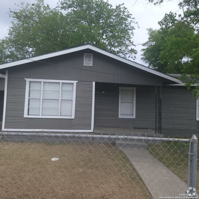 Building Photo - 1114 Kyle St Rental