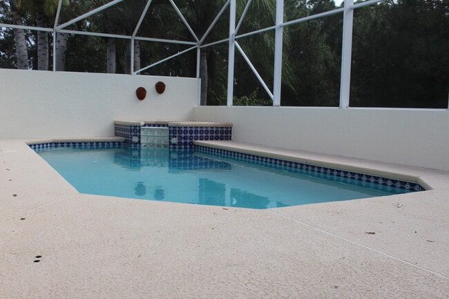 Photo - 639 SW Lake Charles Cir